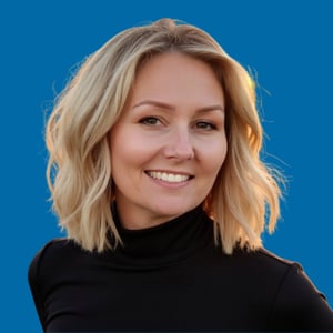 Headshot  STEPHANIE MCCOLLY CMO LEADERSHIP